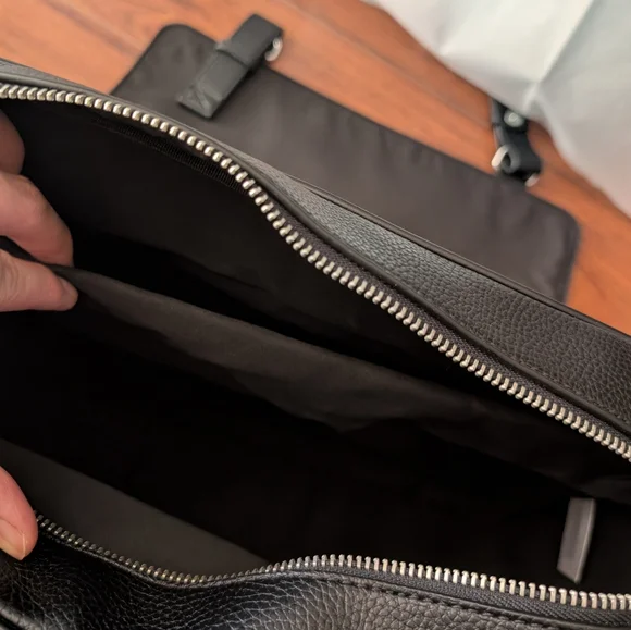 Brand New Calvin Klein Black Leather Messenger Bag - Picture 6 of 7